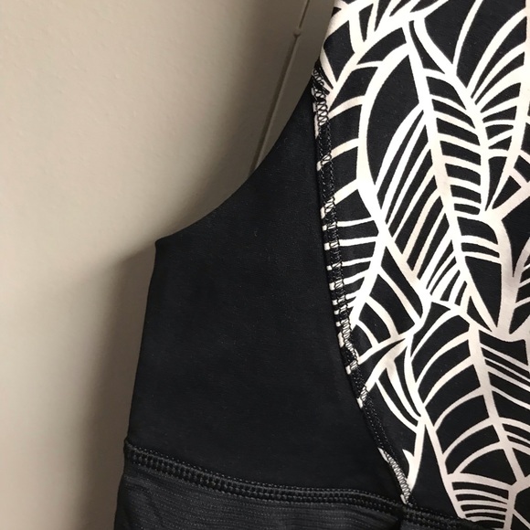 Lululemon hustle & bustle tank size 4 - Picture 3 of 15